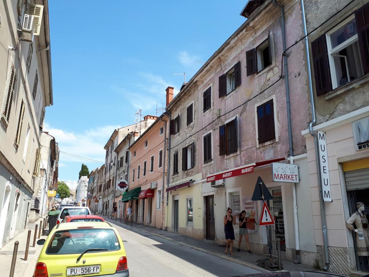 Ferienwohnung Batcave Pula Exterior foto